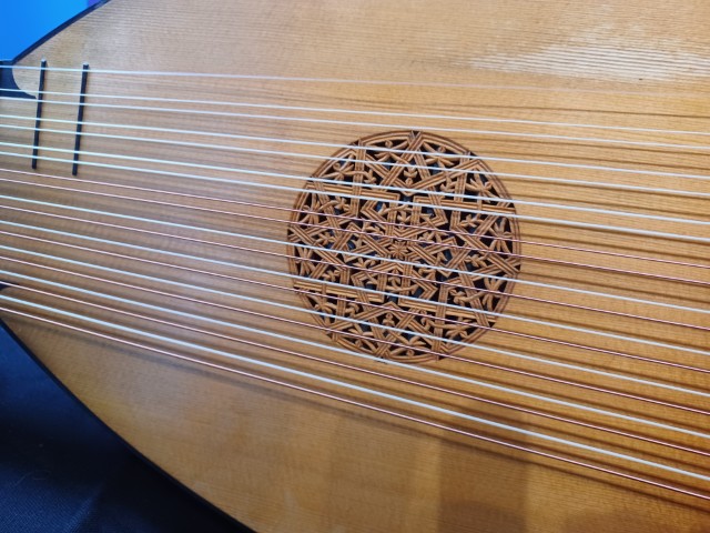 Photo 14 of lute ID 4